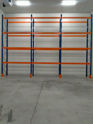 Pallet racks (front)